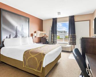 Super 8 by Wyndham Meadow Lake - Meadow Lake - Bedroom