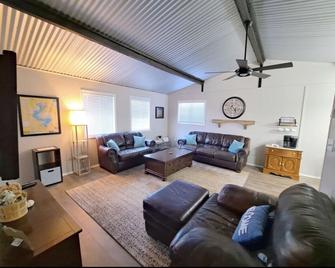 Anchor Cottage at Lake Whitney - Whitney - Living room