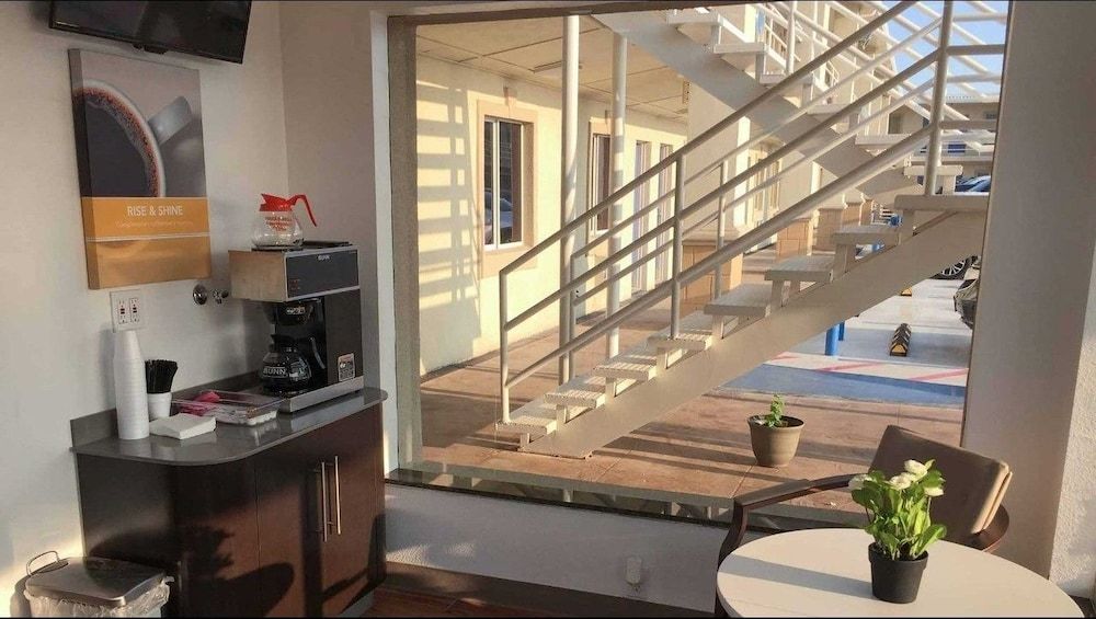 Motel 6 Odessa, TX - 2nd Street - Odessa - Escaleras