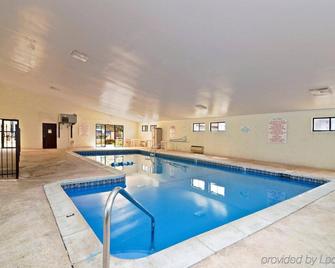 Americas Best Value Inn Centralia - Centralia - Pool