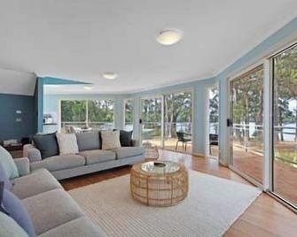 Tall Trees- Forest hideaway on Hastings Lagoon - Southport - Soggiorno