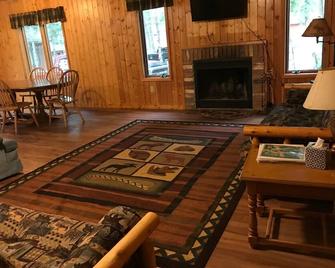 8 bedroom unit for up to 18+ people on the Whitefish Chain of lakes in Minnesota - Crosslake - Sala de estar