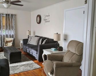 Just outside the town of Intercourse - Gordonville - Living room