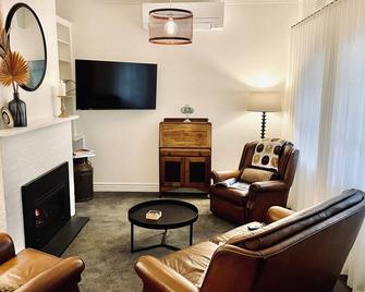 Edge17 Port Fairy Wharf - Port Fairy - Living room