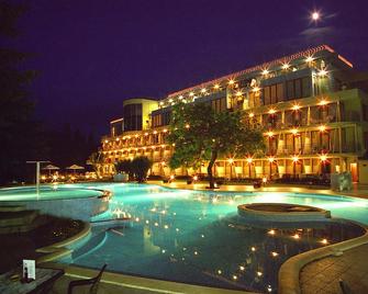 Hotel Koral - וארנה - בריכה