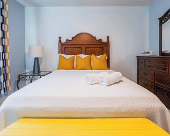 Coral 17 Costa Brava Condo, Pool, 5 Min from Beach - Ceiba