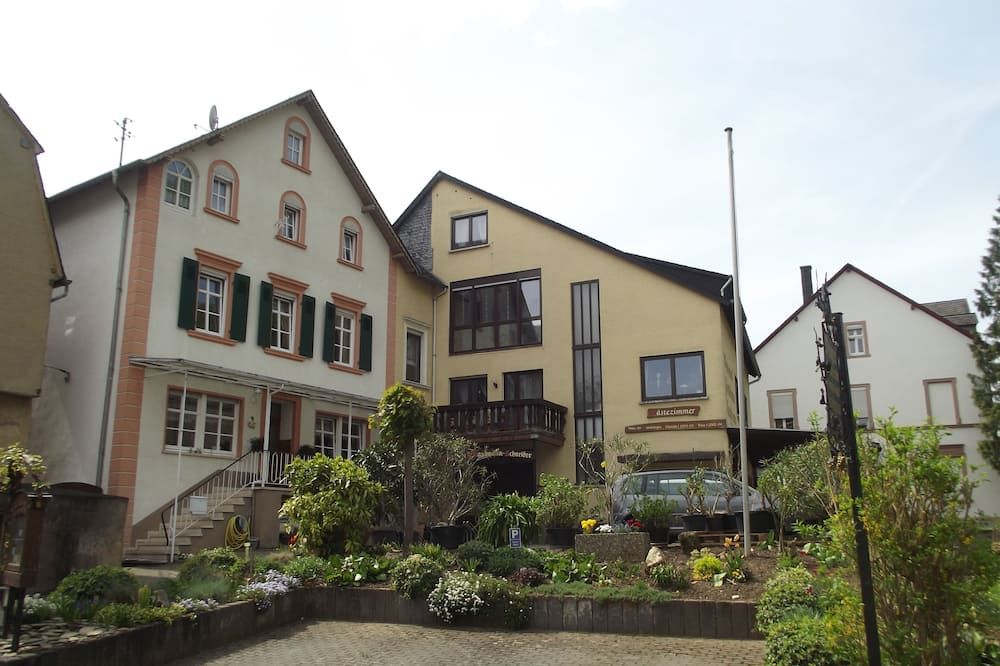 Weingut & Gästehaus Kaufmann-Schneider - Erden - Gebäude