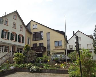 Weingut & Gästehaus Kaufmann-Schneider - Erden - Gebäude