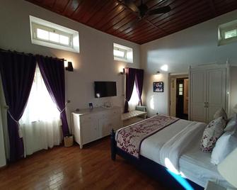 Pine Retreat - Mussoorie - Bedroom