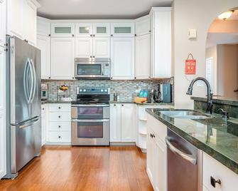 Hilton Pool Pass included - Luxury Waikoloa Retreat - 3BR - Waikoloa Village - Kuchnia