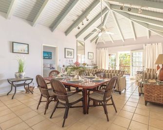Fort Recovery Oceanfront 3br Villa - Upstairs - Freshwater Pond - Dining room