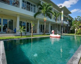 Asung Guesthouse - North Kuta - Piscina