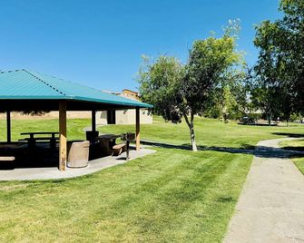 Hynes Hollow by Mesquite Vacation Rentals: Pet Friendly with 510 in free daily activities - Mesquite - Terasa