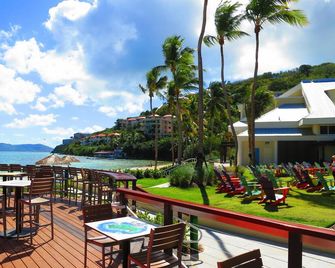 Garden Bedroom with 2 Queen Beds and Private Garden Patio. - סנט תומאס - מסעדה