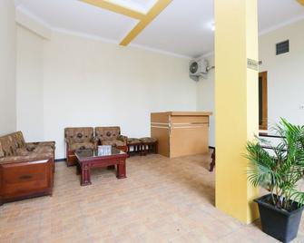 Airy Lowokwaru Kedawung Lima 25J Malang - Malang - Living room