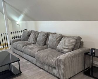 Downtown Golden Stairs - Buffalo - Living room