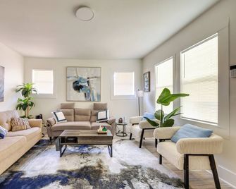 Renovated Birmingham Home Ideal for Work Trips! - Bessemer - Living room