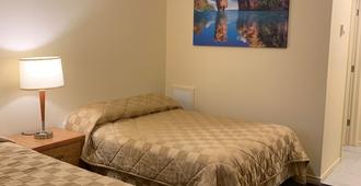 Traveller's Choice Motel - Windsor - Bedroom