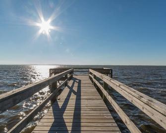 D4001 Captain's Perch. Short Walk To Beach, Linens, Keyless Entry, Hot Tub! - Duck