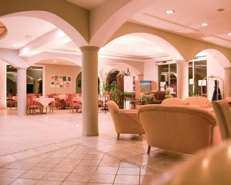 Hotel Comfort Erica Dolomiti Val d'Adige - Trodena - Lobby