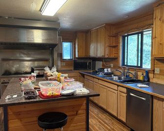 Boulder Creek Lodge - Philipsburg - Cocina