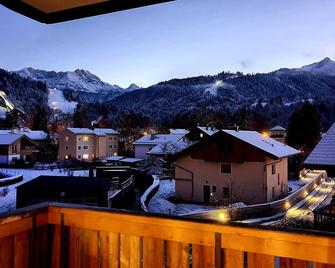 Chalet Am Riedhang - Garmisch-Partenkirchen - Vista del exterior