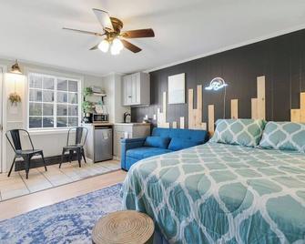 Fun Vibes Motel Suite-Chic Beach Getaway - Old Orchard Beach - Bedroom