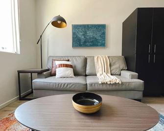 Sleepover: Comfortable 1bd/1ba + Gym - Downtown Omaha\n - Omaha - Sala de estar