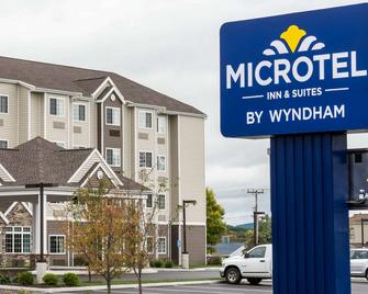 Microtel Inn & Suites by Wyndham Altoona - Altoona - Building