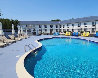 Ambassador Inn and Suites - South Yarmouth - Zwembad