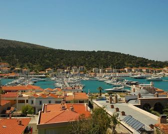 Yalcin Hotel - Cesme