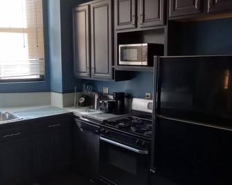 Beautiful 2 Bedroom located in a Unique Private Park. Near Beaches Near Downtown - Chicago - Phòng bếp