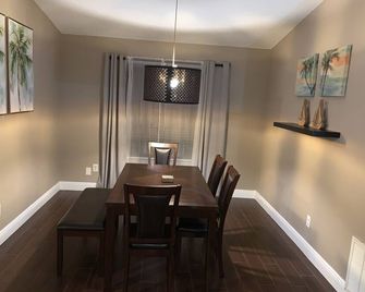 D's Florida-Alabama Vacation Home Sleeps 14 Guests - Pensacola - Jadalnia