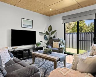 Laguna Rye - Rye - Living room