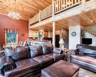 Cabin Near Leota Trails - Harrison - Living room