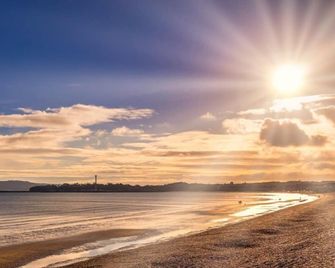 The Jubilee Hotel East- Spa Facilities- Smokehouse - Weymouth - Beach