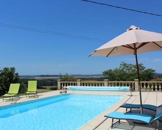 16th Century Cottage with private heated pool and panoramic views - Villebois-Lavalette - Piscina