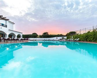 Hotel La Funtana - Santa Teresa Gallura - Piscina