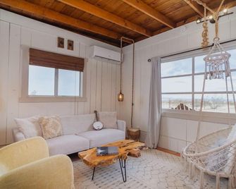 Joshua Tree House of Mercury - Joshua Tree - Living room