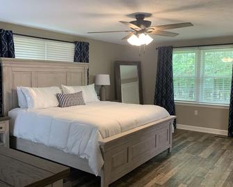 Hideaway Hill - the peacefulness you want within walking distance to downtown. - Grand Rivers - Habitación