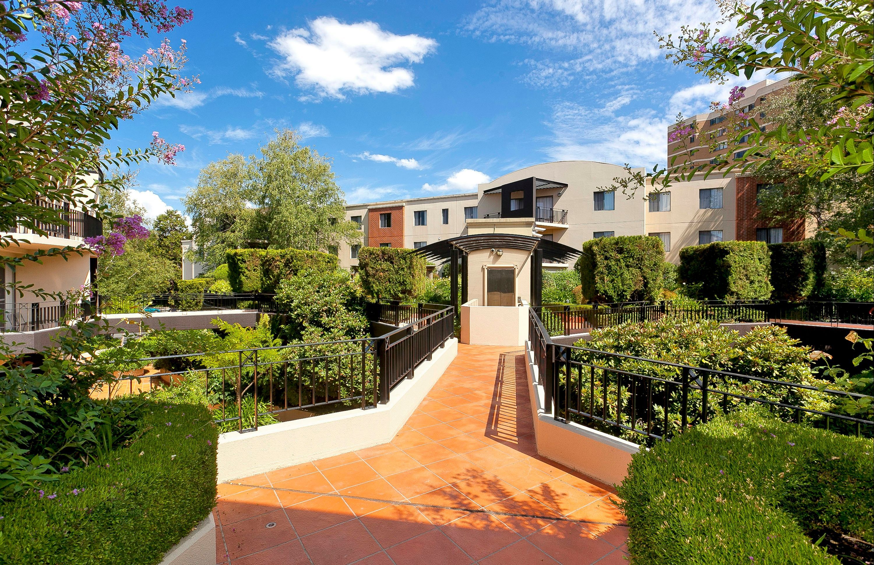 Aac Apartments - Griffin - Kingston - Building