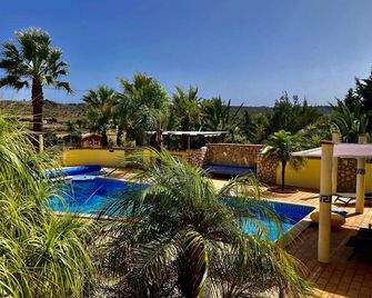 Apartment with pool in a quiet location and beautiful garden - Burgau - Piscina