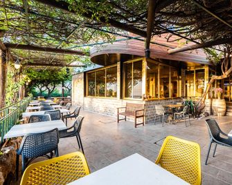 Hotel Beit Maimon - Zikhron Ya‘aqov - Innenhof