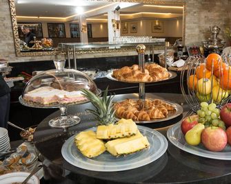 Hotel Goldene Rose - Silandro