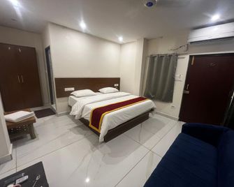 Hotel Svr Grand - Puttaparthi - Bedroom