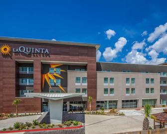 La Quinta Inn & Suites by Wyndham Houston East at Sheldon Rd - Channelview - Building