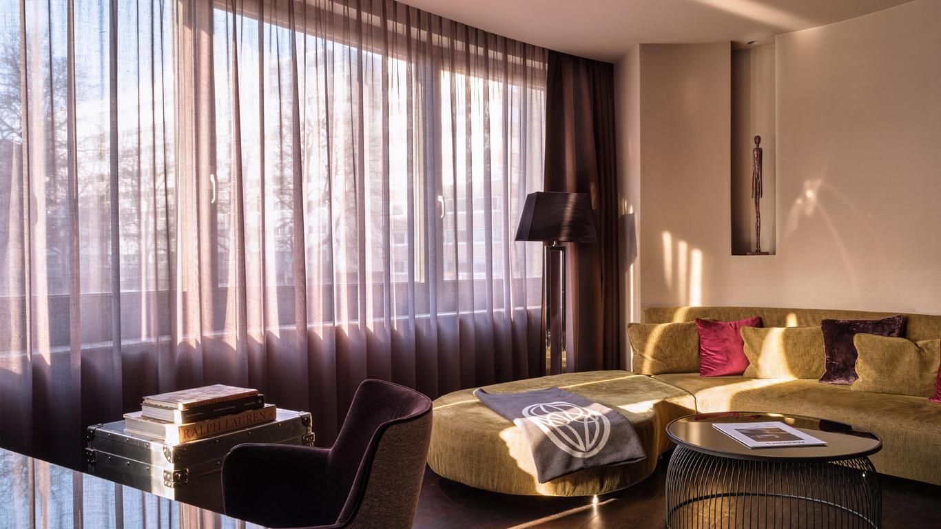 Roomers Frankfurt, Autograph Collection