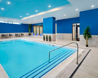 هامبتون إن باي هيلتون هاميلتون - هاميلتون - حوض السباحة