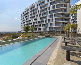 Ellipse Waterfall 3902 - Midrand - Pool