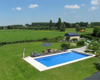 B&B Au Grenier - Ghent - Pool